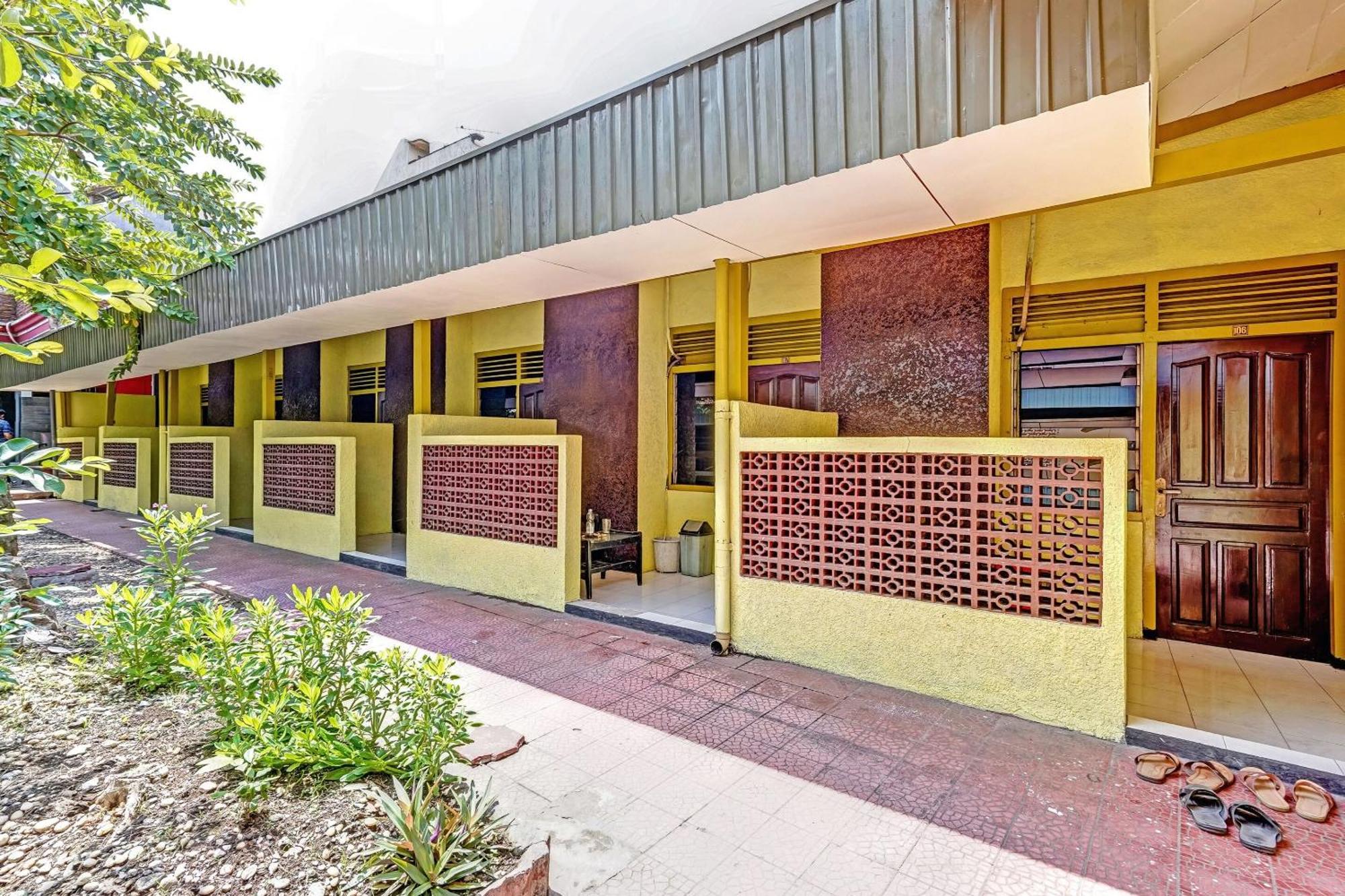 Hotel Kalimantan סוראבאיה מראה חיצוני תמונה